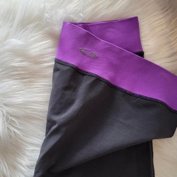 Champion Gray and Purple Capris  Leggings, Size XL (32) - Picture 6 of 6